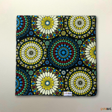 Lenço em capulana colorida em tons de verde, amarelo e azul Capubag